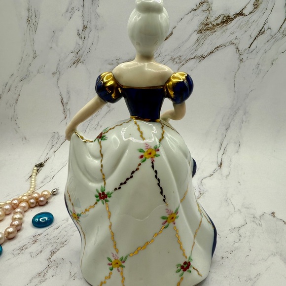 KPM Royal Berlin Victorian LADY Porcelain Figurine 8” Tall, beautiful, vintage - Picture 6 of 10